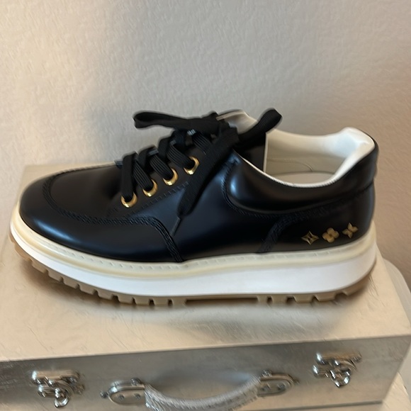 Louis Vuitton Absesses Sneaker monogram flower gold metallic detail - Picture 14 of 16